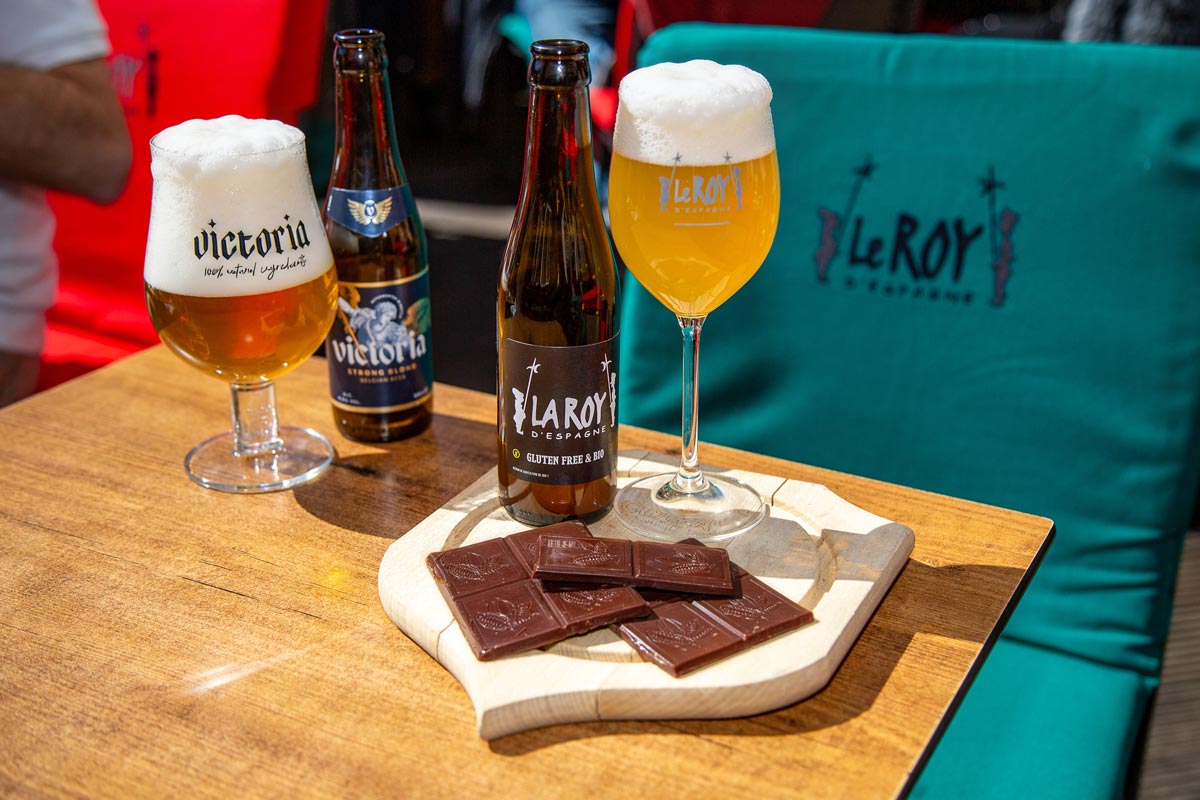 Beer and chocolate on the terrace of Le Roy d'Espagne brewery in Brussels