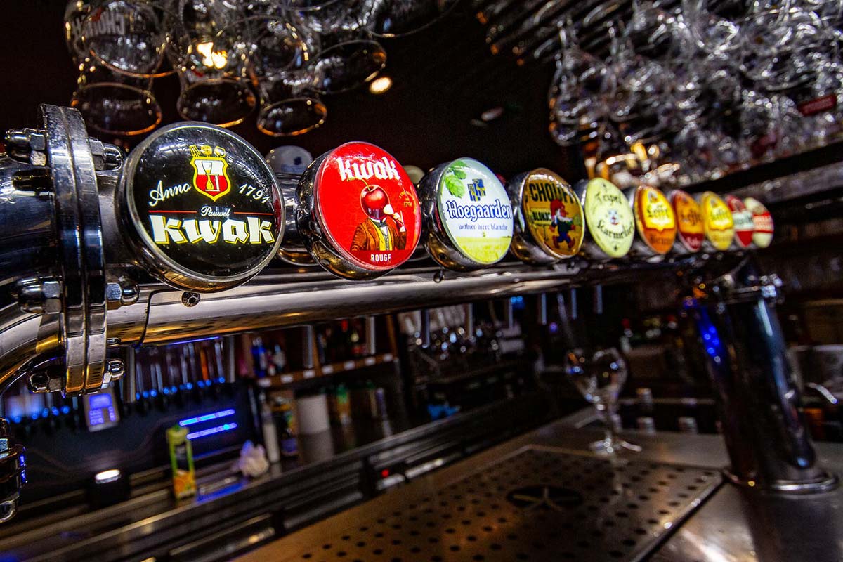 De Belgische bierpomp bij Le Roy d'Espagne